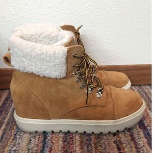 Madden Girl Trickie Tan Faux Fur Hiker Wedge Sneaker Boots Womens 9M Ankle